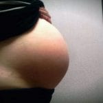 Schwangerbauch 33. Schwangerschaftswoche | familiert.de