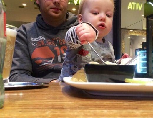 Mit Kleinkind essen gehen | familiert.de